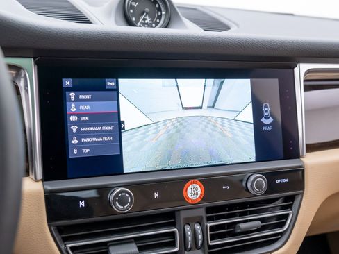 Certified 2025 Porsche Macan image 23