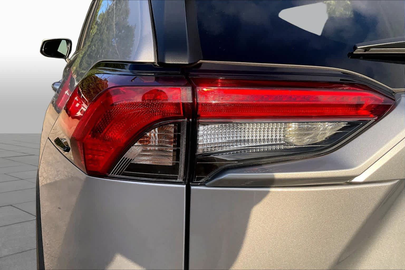 Used 2025 Toyota RAV4 XLE FWD image 28