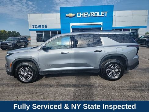 Used 2026 Chevrolet Traverse LT AWD/4WD image 2