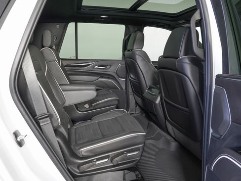 Used 2024 Cadillac Escalade Sport w/ Touring Package image 10