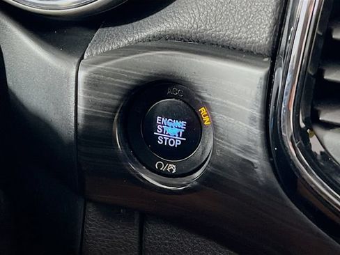 Used 2019 Jeep Grand Cherokee Altitude AWD/4WD image 16
