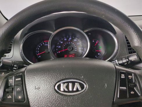 Used 2013 Kia Sorento LX image 28