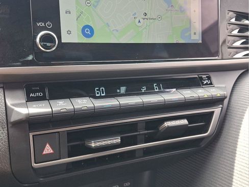 Used 2025 Toyota Camry SE FWD image 13