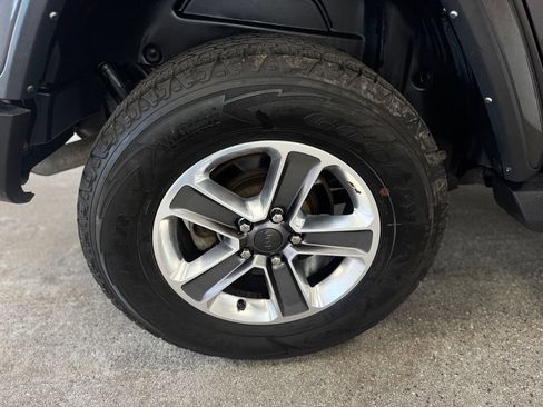 Used 2021 Jeep Wrangler Unlimited Sahara w/ Uconnect 4C Nav & Sound Group AWD/4WD image 24