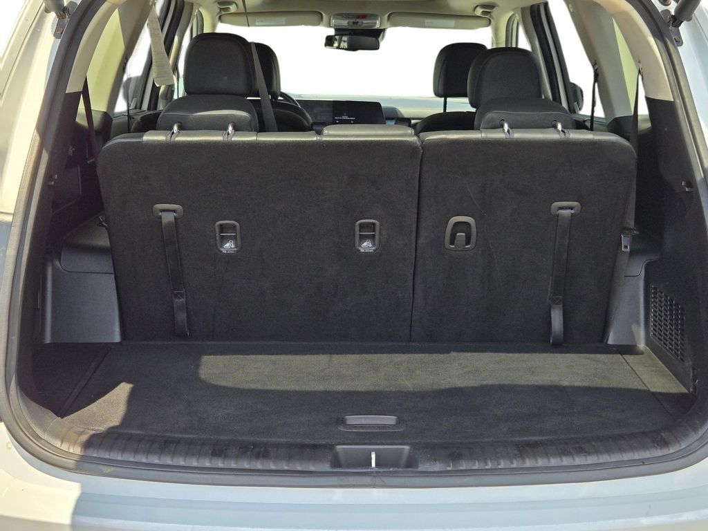 Certified 2023 Kia Telluride EX w/ EX Captain's Chair Package FWD image 12