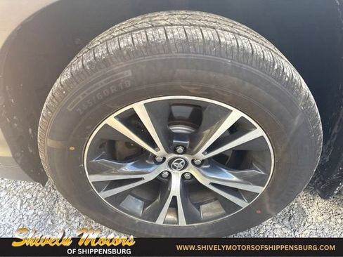 Used 2016 Toyota Highlander XLE AWD/4WD image 4
