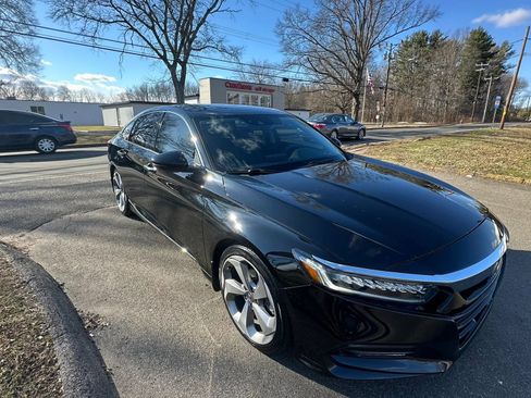 Used 2018 Honda Accord Touring image 3