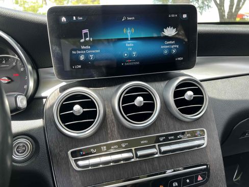 Used 2020 Mercedes-Benz GLC 300 4MATIC w/ Premium Package image 32