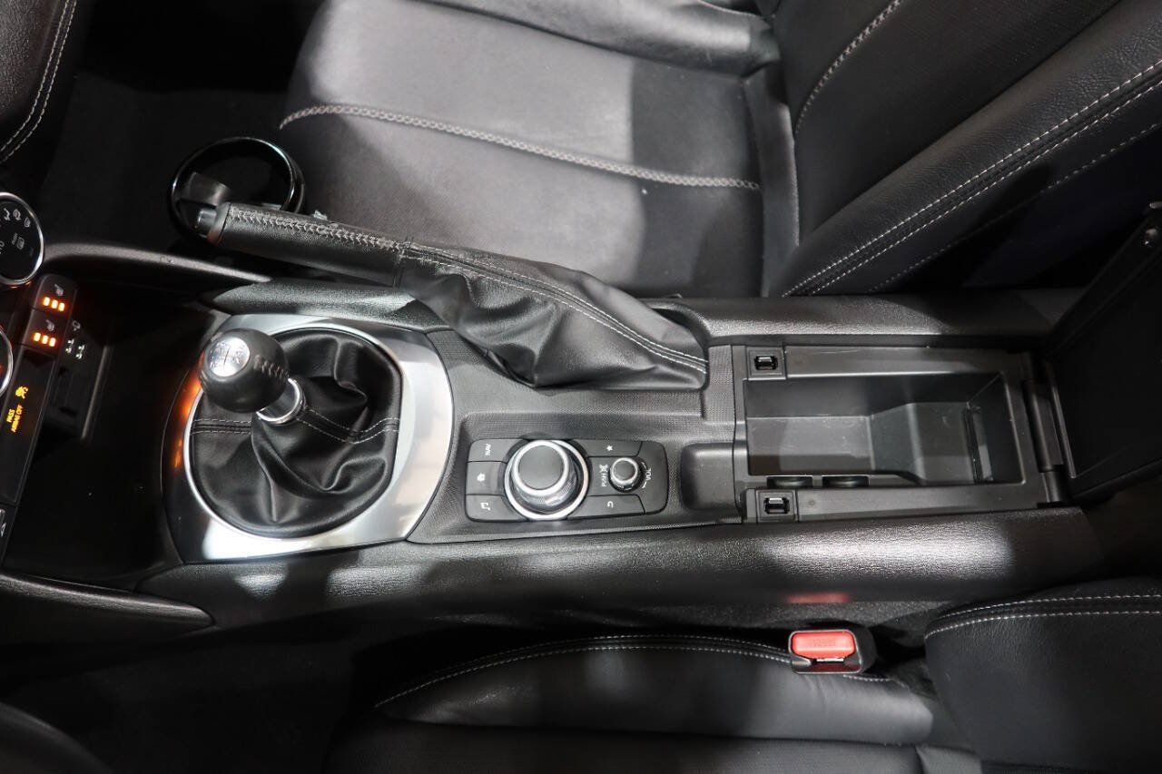 Used 2022 MAZDA MX-5 Miata RF Grand Touring RWD image 25