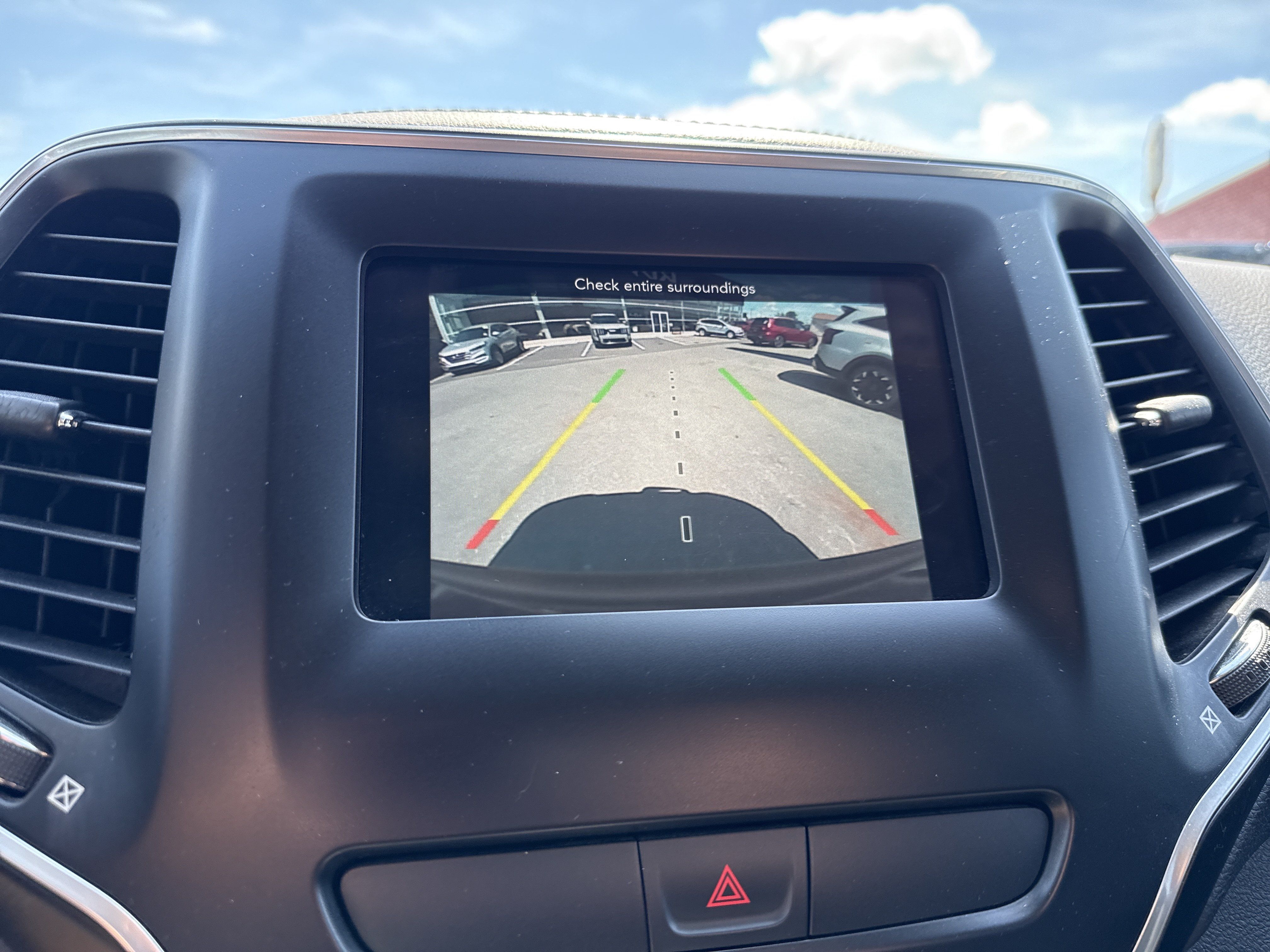 Used 2019 Jeep Cherokee Latitude w/ Popular Appearance Group AWD/4WD image 26