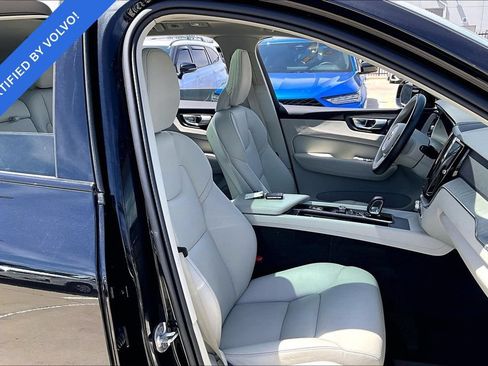 Used 2024 Volvo XC60 B5 Plus w/ Protection Package Premier AWD/4WD image 8