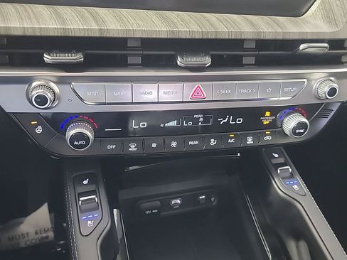 Certified 2025 Kia Telluride EX w/ EX Captain's Chair Package AWD/4WD image 35