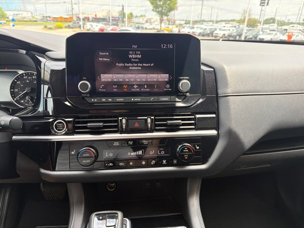 Used 2024 Nissan Pathfinder SV AWD/4WD image 22