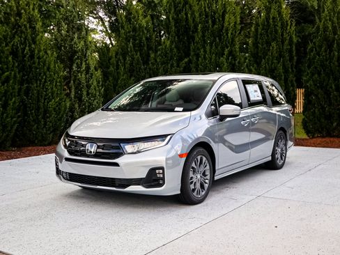 New 2026 Honda Odyssey Touring image 5
