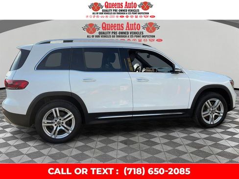 Used 2021 Mercedes-Benz GLB 250 4MATIC w/ Premium Package image 8