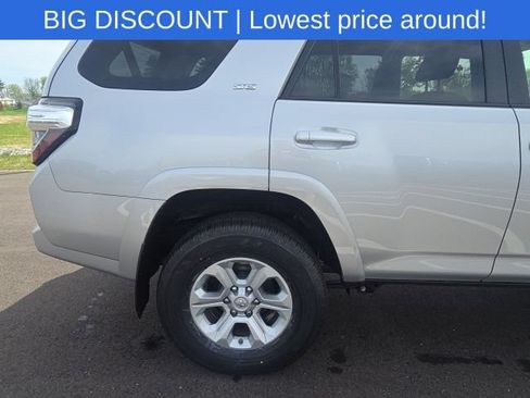 Used 2021 Toyota 4Runner SR5 AWD/4WD image 9