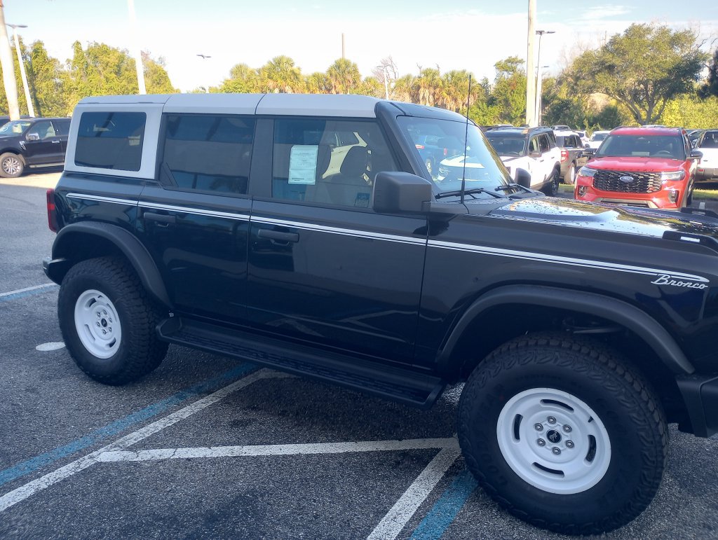 New 2026 Ford Bronco Heritage Edition AWD/4WD image 4