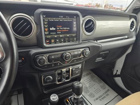 Used 2021 Jeep Wrangler Unlimited Sahara w/ Uconnect 4C Nav & Sound Group AWD/4WD image 17