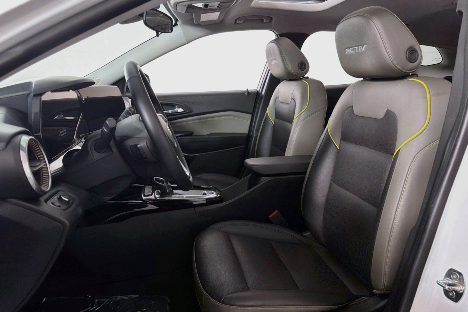 Used 2024 Chevrolet Trax ACTIV w/ Sunroof Package FWD image 18