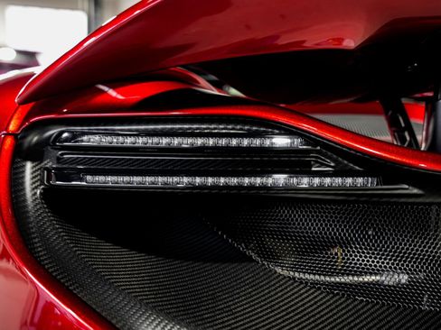 Used 2016 McLaren 675LT Coupe RWD image 28