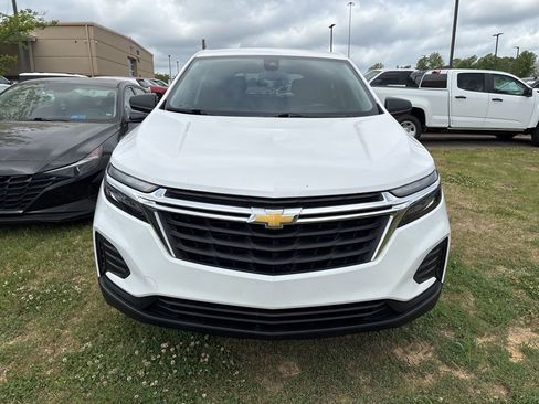 Used 2023 Chevrolet Equinox LS image 2