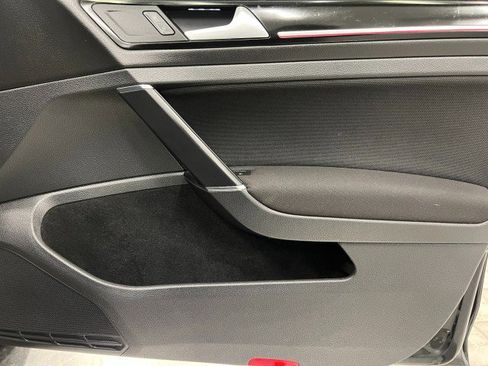 Used 2017 Volkswagen Golf S image 17