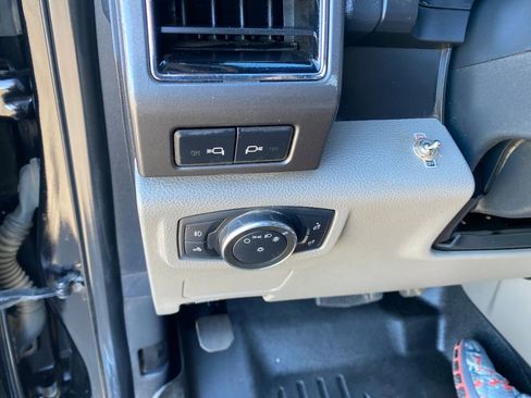 Used 2022 Ford F250 XLT w/ XLT Premium Package AWD/4WD image 35