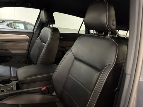 Used 2022 Volkswagen Atlas Cross Sport SE FWD image 14