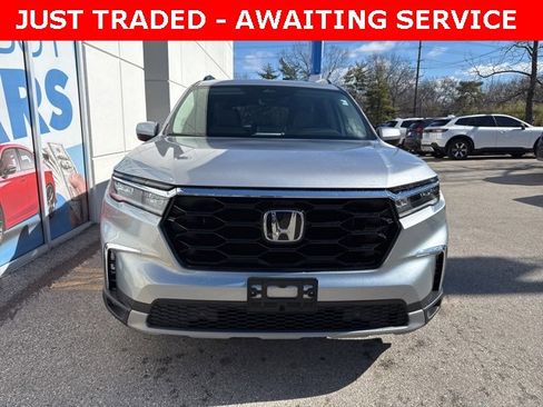 Used 2023 Honda Pilot Touring image 2