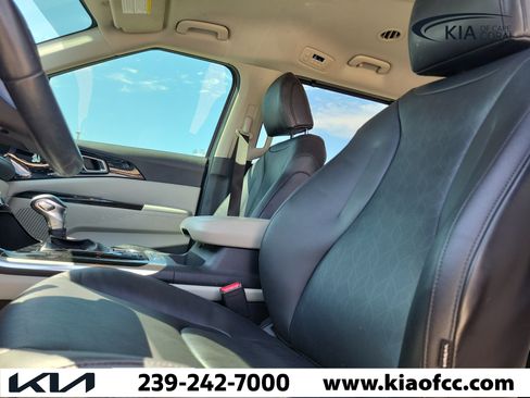 Certified 2023 Kia Carnival EX FWD image 26