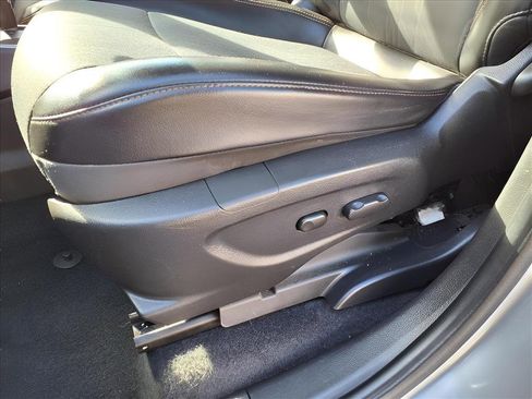 Used 2019 Chevrolet Trax LT w/ LT Convenience Package image 22