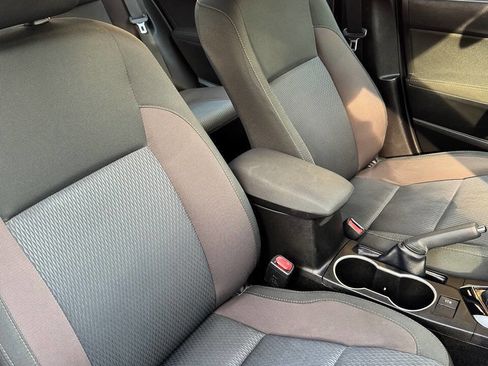 Used 2019 Toyota Corolla LE w/ Carpet Mat Package (TMS) image 8