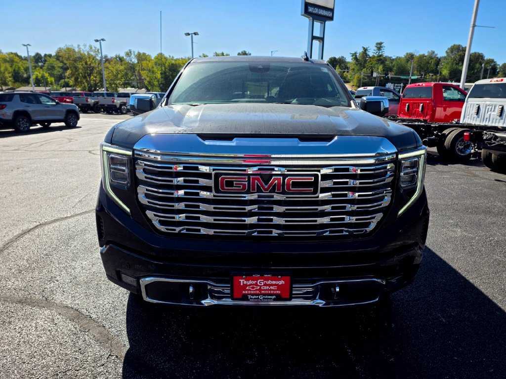 Used 2025 GMC Sierra 1500 Denali AWD/4WD image 3