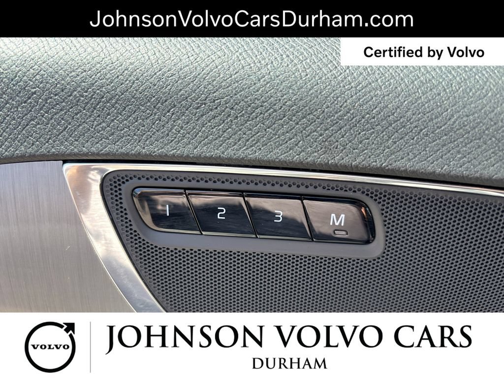 Used 2025 Volvo XC90 B5 Core AWD/4WD image 16