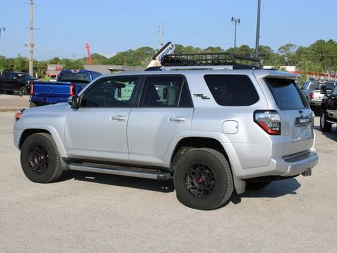 Used 2018 Toyota 4Runner TRD Off-Road Premium AWD/4WD image 7