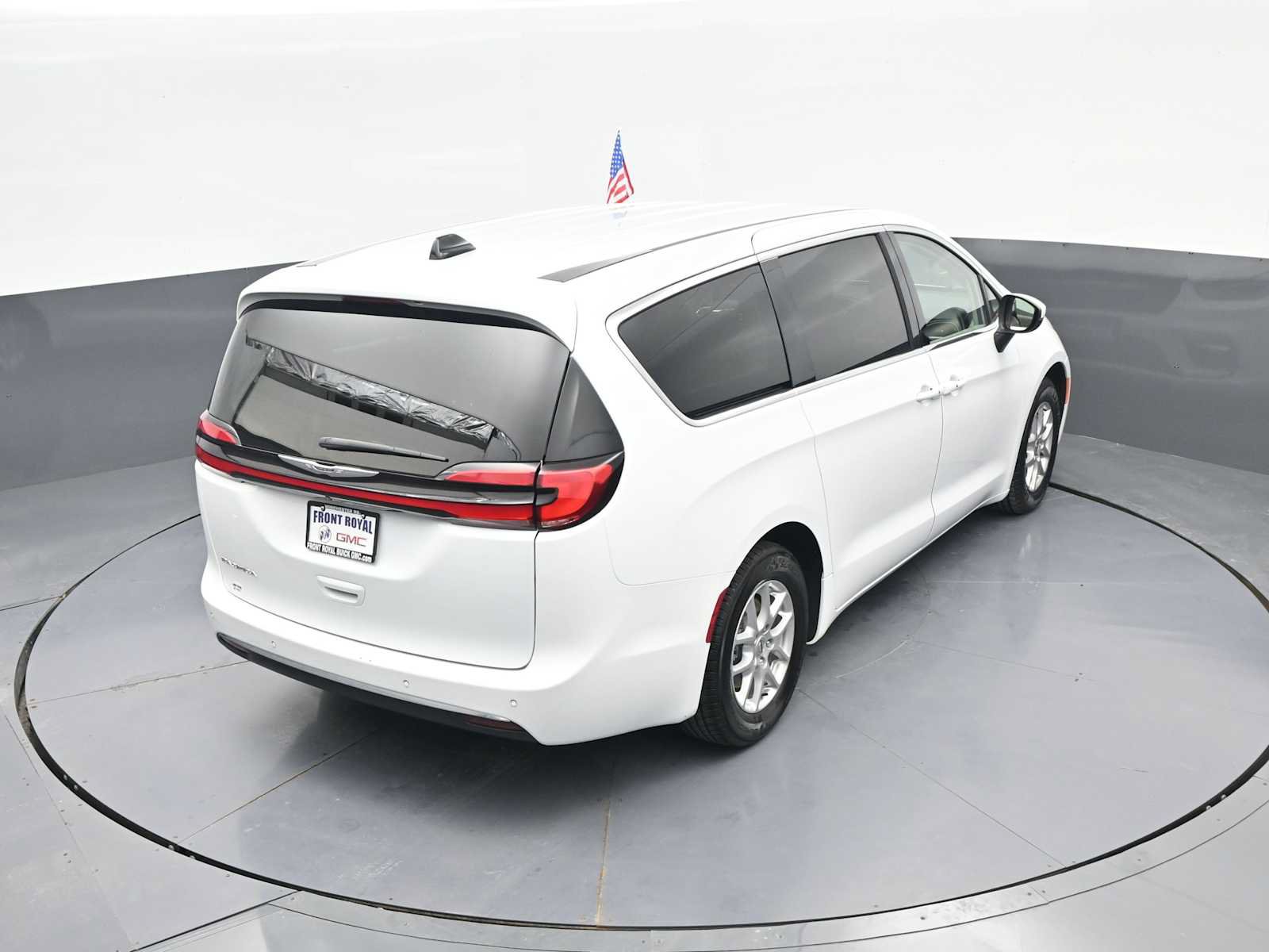 Used 2023 Chrysler Pacifica Touring-L FWD image 30