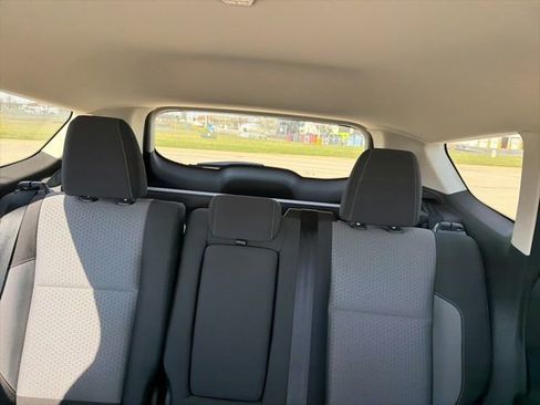 Used 2017 Ford Escape SE w/ Equipment Group 201A image 6