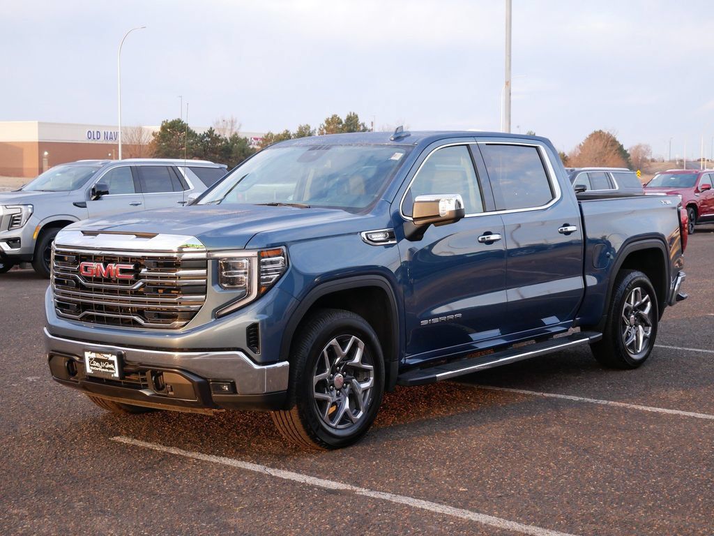 Used 2024 GMC Sierra 1500 SLT w/ SLT Premium Package AWD/4WD image 5