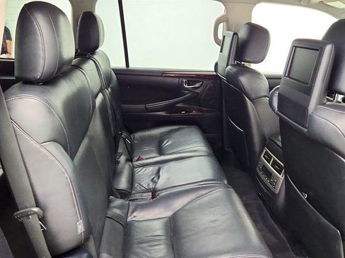 Used 2013 Lexus LX 570 4WD w/ Luxury Pkg image 25