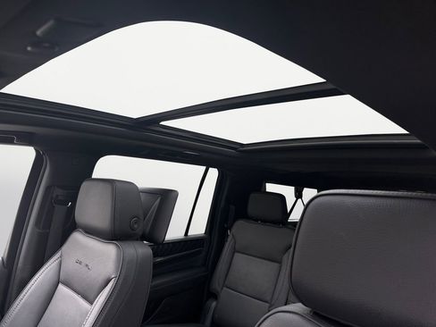 Used 2023 GMC Yukon XL Denali image 17