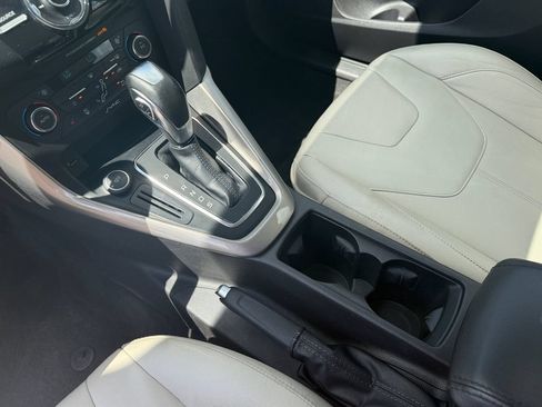 Used 2015 Ford Focus Titanium FWD image 32