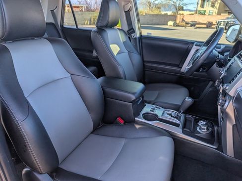 Used 2022 Toyota 4Runner SR5 Premium image 12