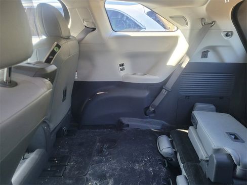 Used 2021 Toyota Sienna XLE image 7