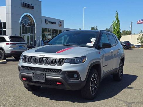 Used 2024 Jeep Compass Trailhawk AWD/4WD image 8
