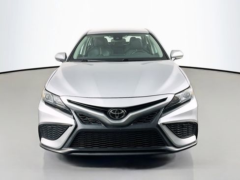 Used 2023 Toyota Camry SE FWD image 3