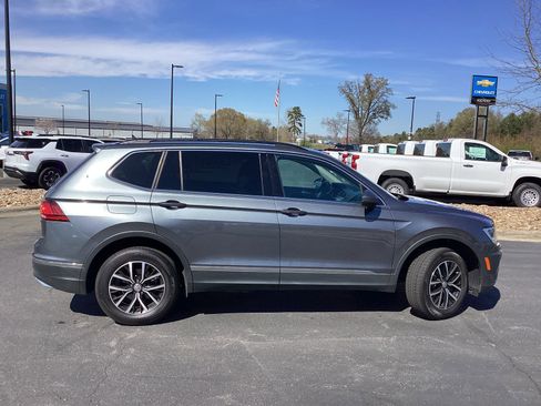 Used 2021 Volkswagen Tiguan SE image 5