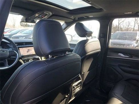 New 2026 Jeep Grand Cherokee Altitude AWD/4WD image 11