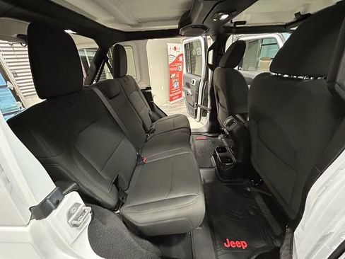 Used 2018 Jeep Wrangler Unlimited Sahara AWD/4WD image 42