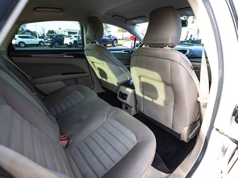 Used 2019 Ford Fusion SE image 30