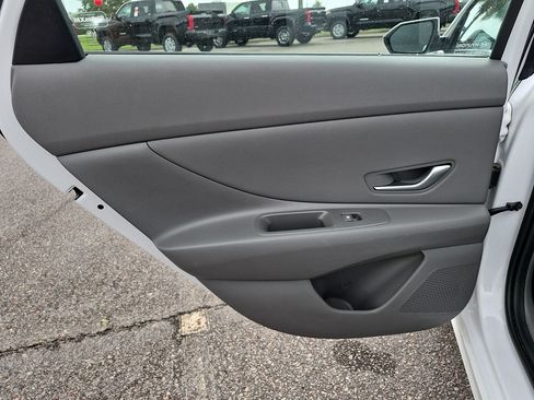 Used 2025 Hyundai Elantra SEL FWD image 29
